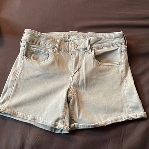 American Eagle Midi shorts